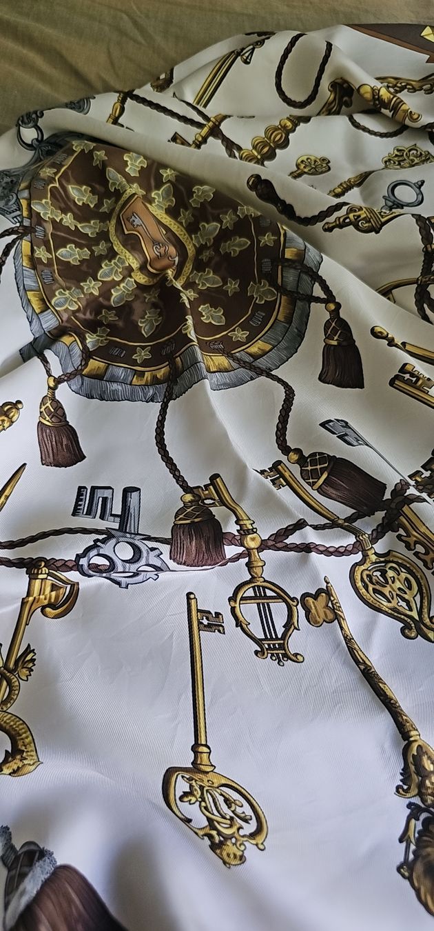 Hermès Foulard & Sciarpe: Schal HERMES – Nuovo e nell'imballaggio originale da Effretikon venduto da rinuom01 4
