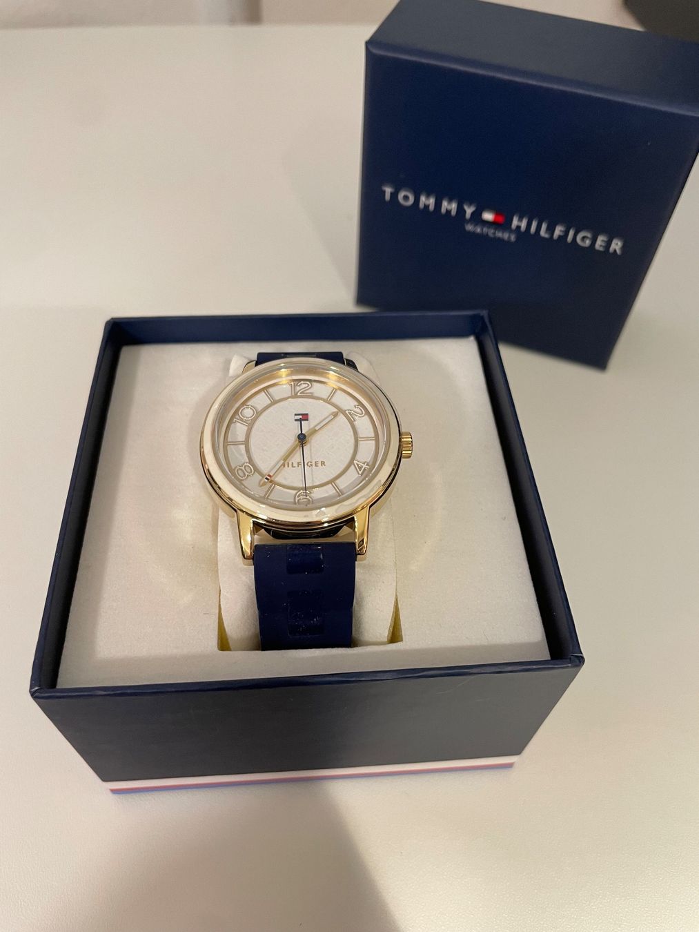 Tommy Hilfiger Orologi: TOMMY HILFIGER DAMEN UHR – Nuovo e nell'imballaggio originale da Zürich venduto da LIQUIDATOR.CP