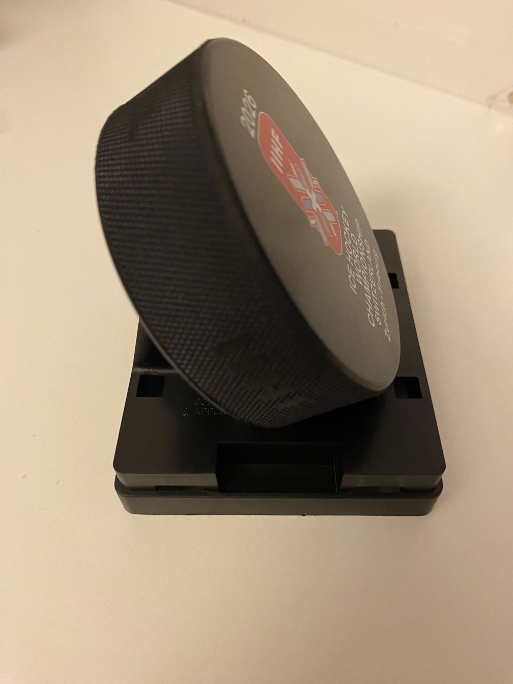 Palloni: 2026 IIHF WM  Puck Logo with Display – Nuovo (secondo la descrizione) da GIFFERS venduto da Calo4 3