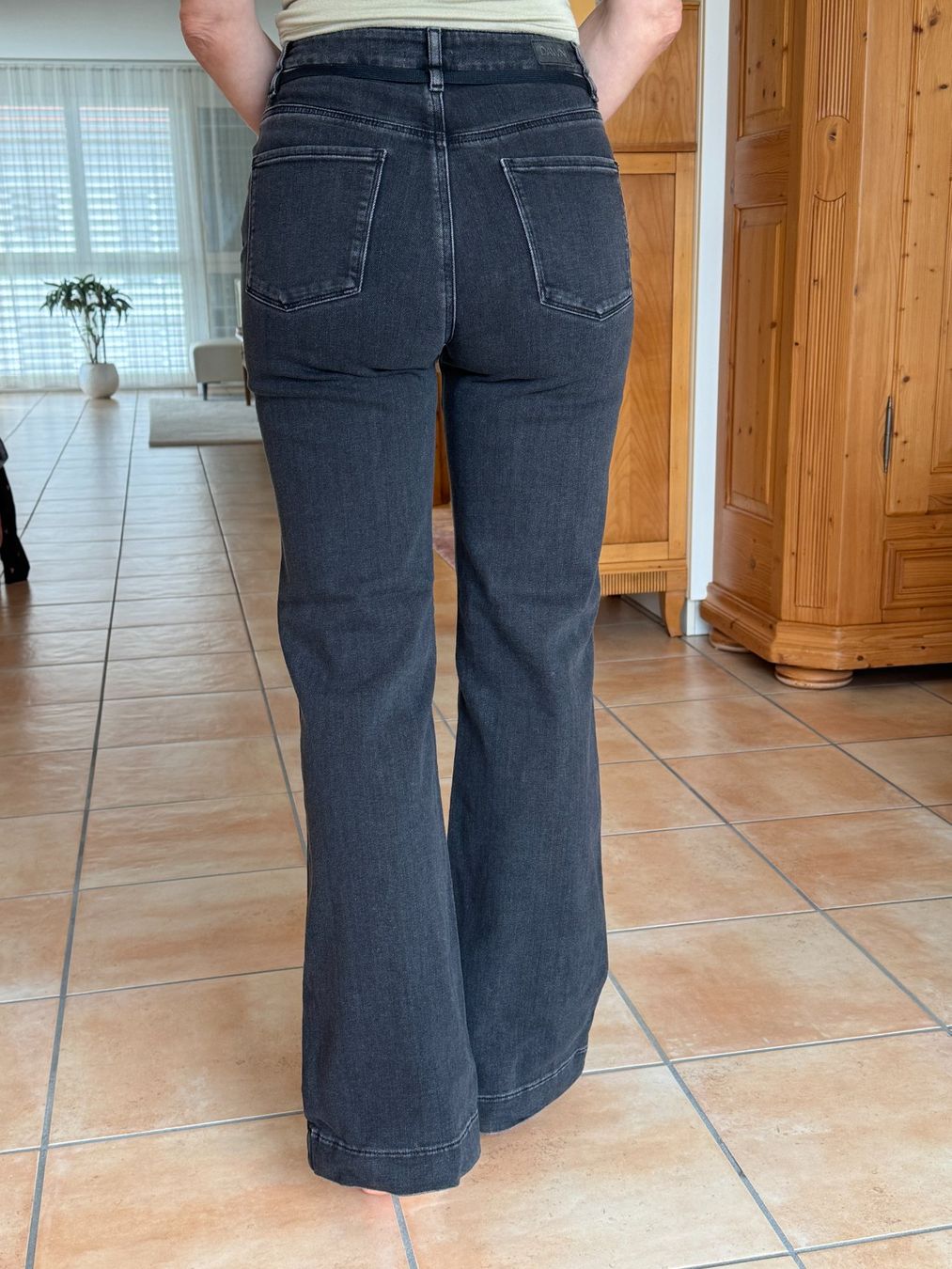 Jeans: DAWN Denim Jeans - Flared Black – Gebraucht aus Bubikon von toro66 1