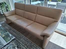 Sehr gut erhaltenes Ledersofa zu verkaufen