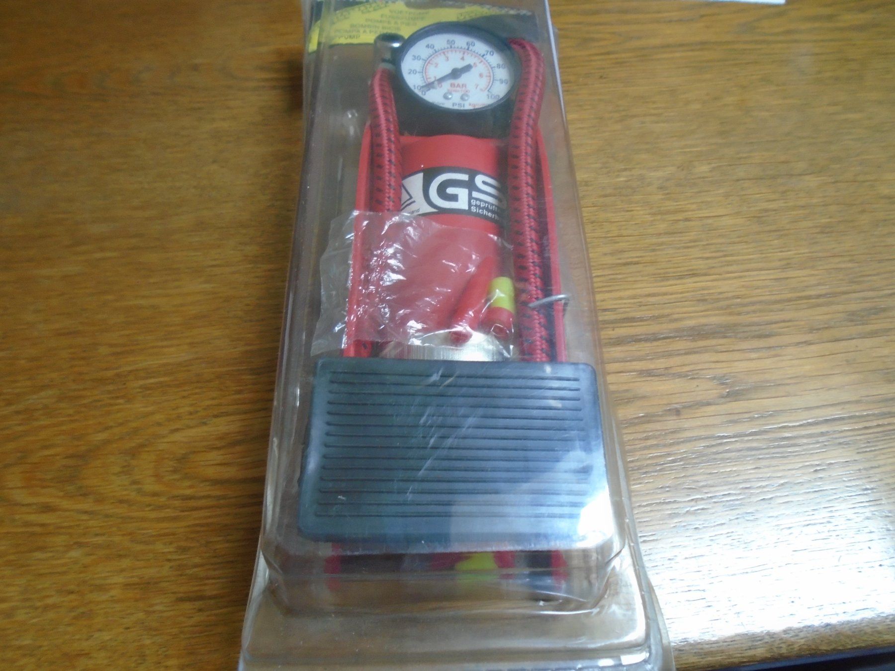 Pompe: Fussluftpumpe mit Manometer rot neu – Nuovo e nell'imballaggio originale da Niederlenz venduto da ced_v56k