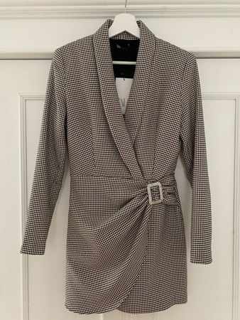 Robe blazer Zara à carreaux avec ceinture, neuve