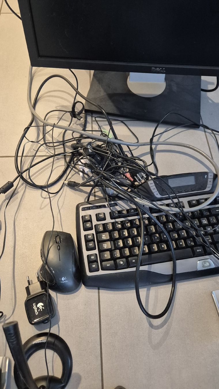 Altro per Eventi aziendali & Feste: Diverses Elektronik  Sachen – Usato da Buttisholz venduto da inf_9fvt 5