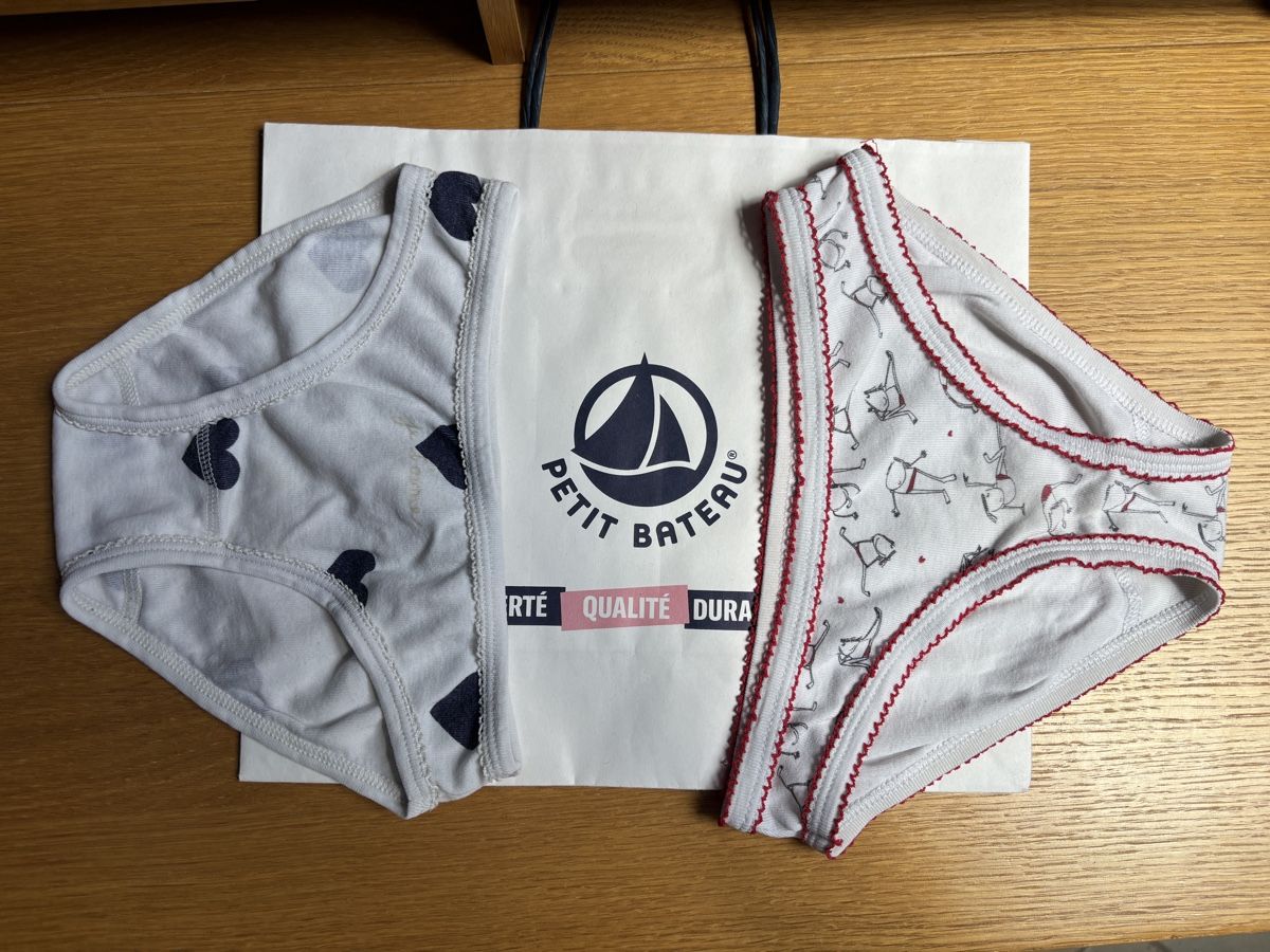 Petit Bateau Biancheria intima: 2 slips fille 8 ans - 128cm – Usato da Founex venduto da ari_2gt7 2