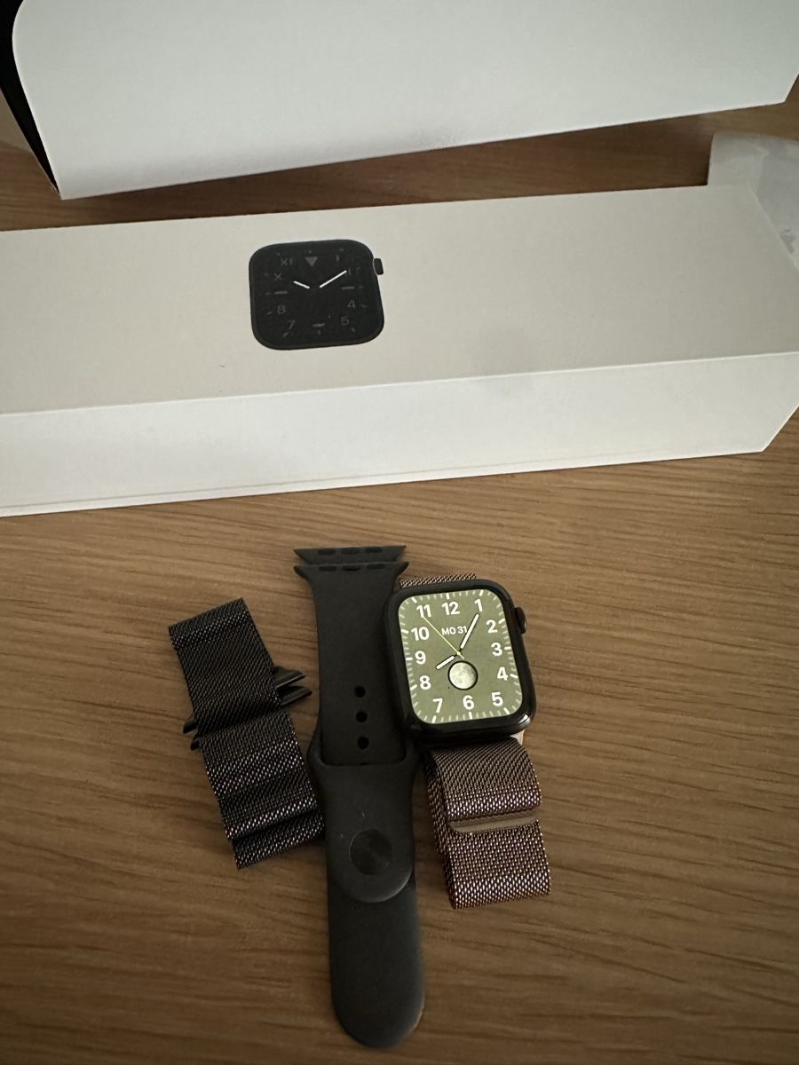 Apple Smartwatch: Apple Watch 5 Titanium Cellular mit 3 Armbändern – Usato da Glattpark(Opfikon) venduto da ZHINCITY 3