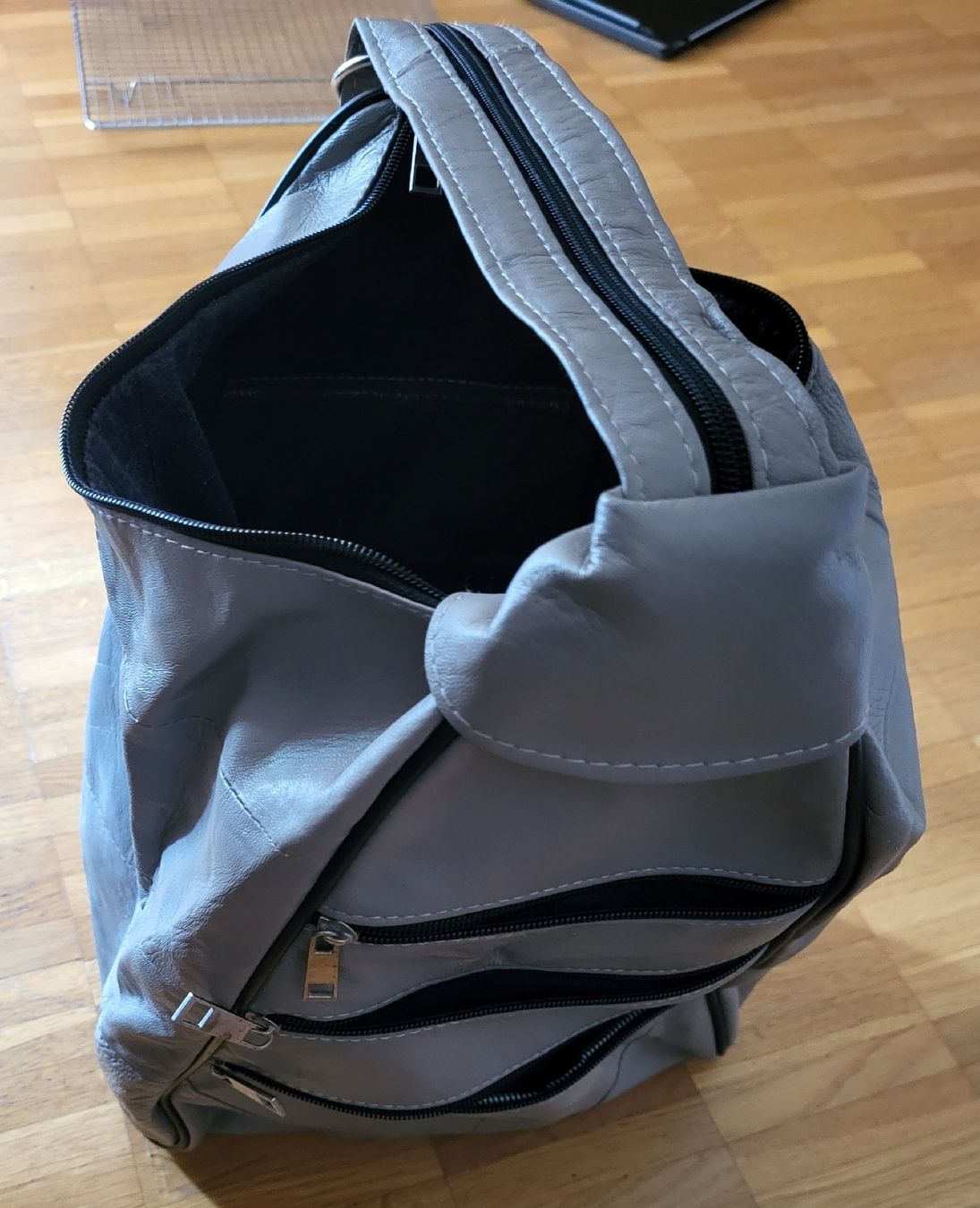Zaini: Rucksack Grau Damen – Usato da Winterthur venduto da Baer49 1