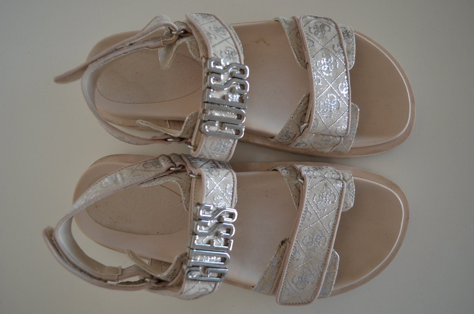 Guess Damenschuhe: GUESS Plateau-Sandale – Gebraucht aus Locarno von DarjaRonco 1