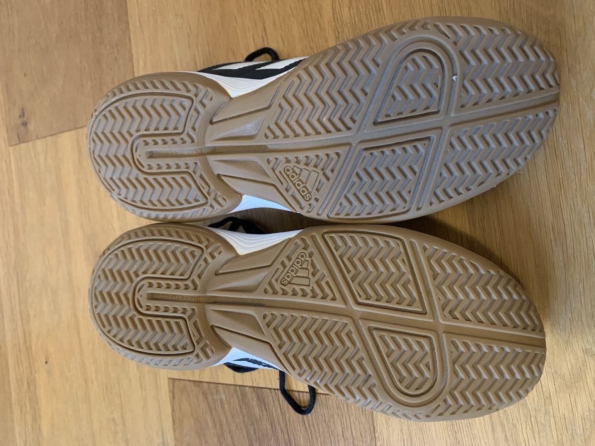 Scarpe per ragazzi: Hallenschuhe Adidas 38 – Usato da Wittenbach venduto da chapinero 1