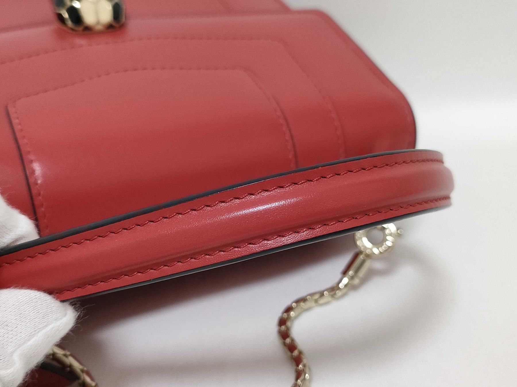 Bulgari Borse da donna: Wunderschöne Bulgari Serpenti Forever Top-Handle Bag in Rot – Usato da St. Gallen venduto da Love_Luxury 3