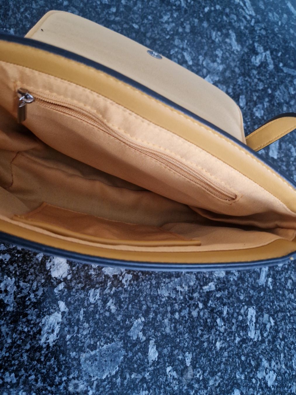 C&A Borse da donna: C&A Damen-Handtasche, Farbe dunkelgelb – Usato da Mezzovico venduto da maemy 3