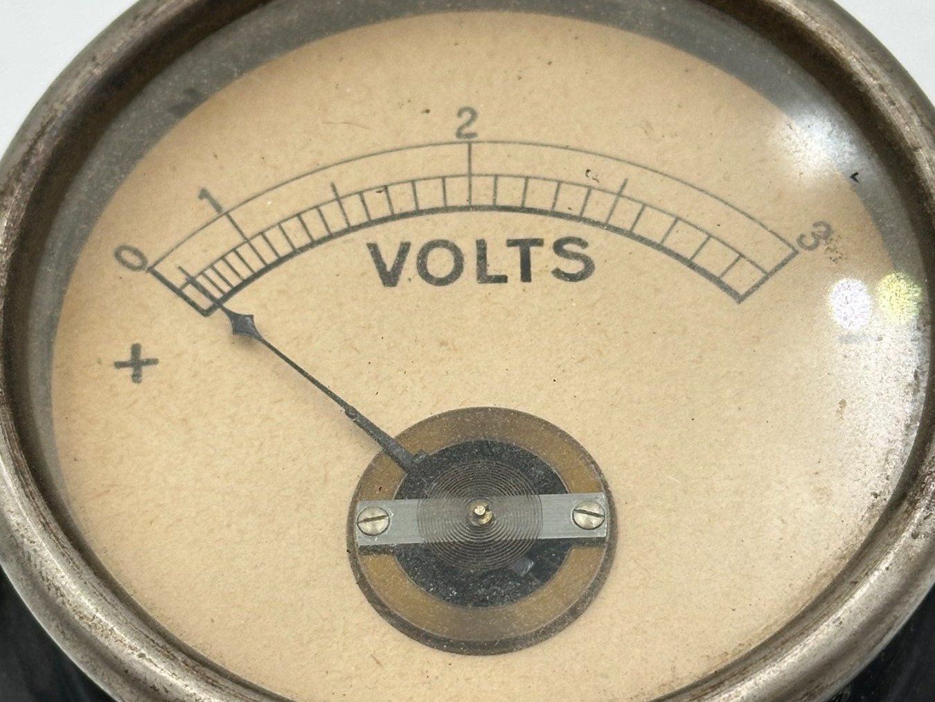 Messen: Antikes Voltmeter 0–3 Volt – historisches Messgerät – Gebraucht aus Luzern von Lager6640 2