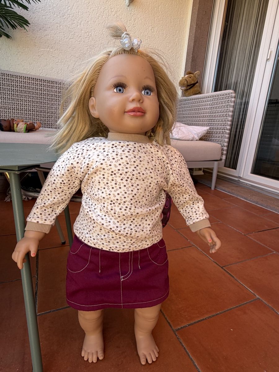 Poupées: Puppe gross (60cm) mit Tisch Sitz – D'occasion à Möhlin par seerose6 2