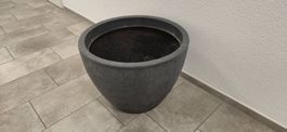 Grosser, moderner Blumentopf