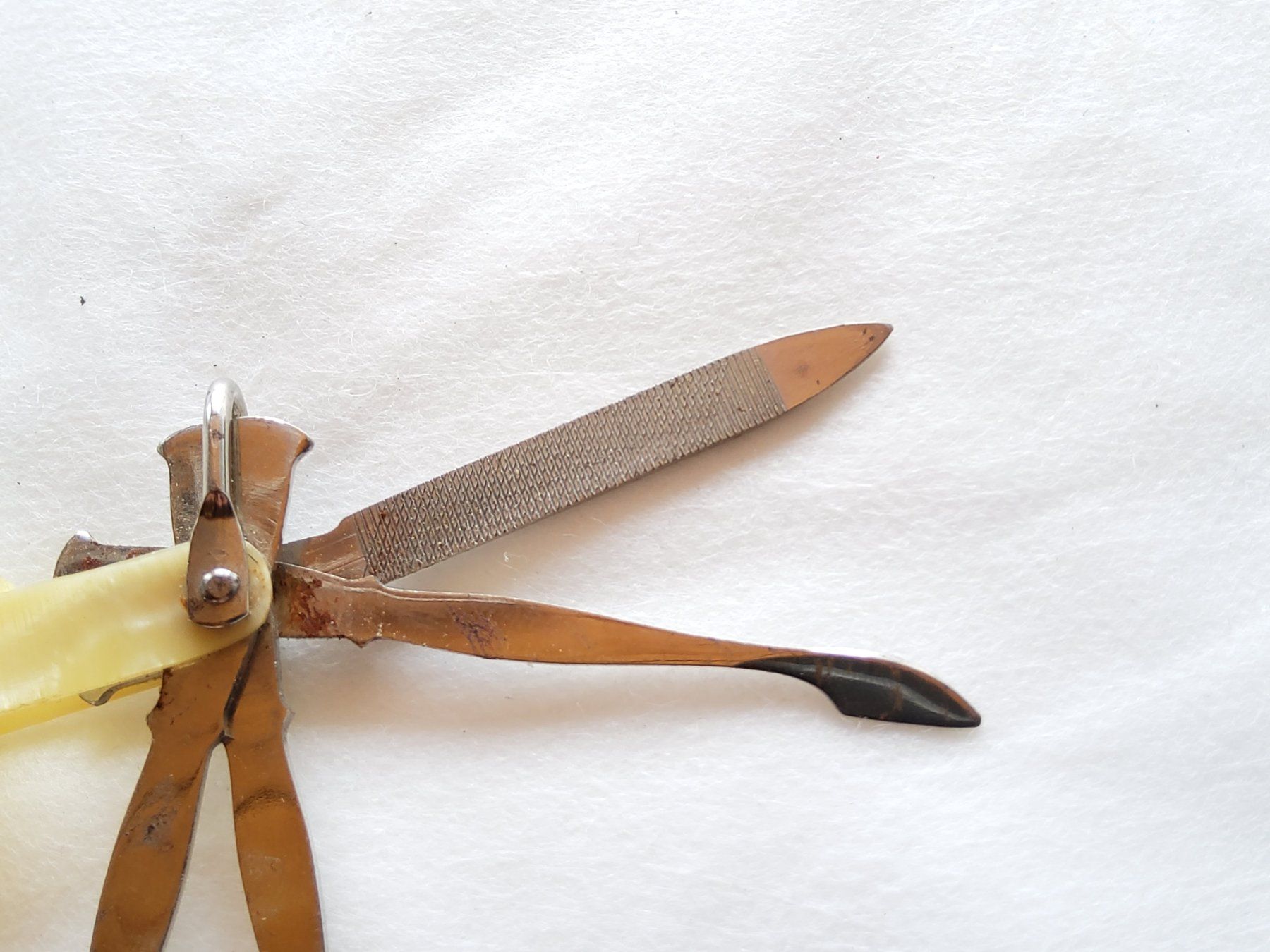 Manicure: Set de manicure pliant vintage  – Usato da Malleray venduto da Broc-Mo 4