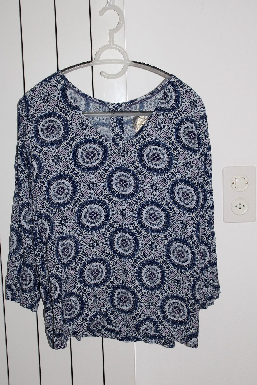 Tops: Damen Oberteil, verm. M/L – Gebraucht aus Locarno von madame-tus-sauds