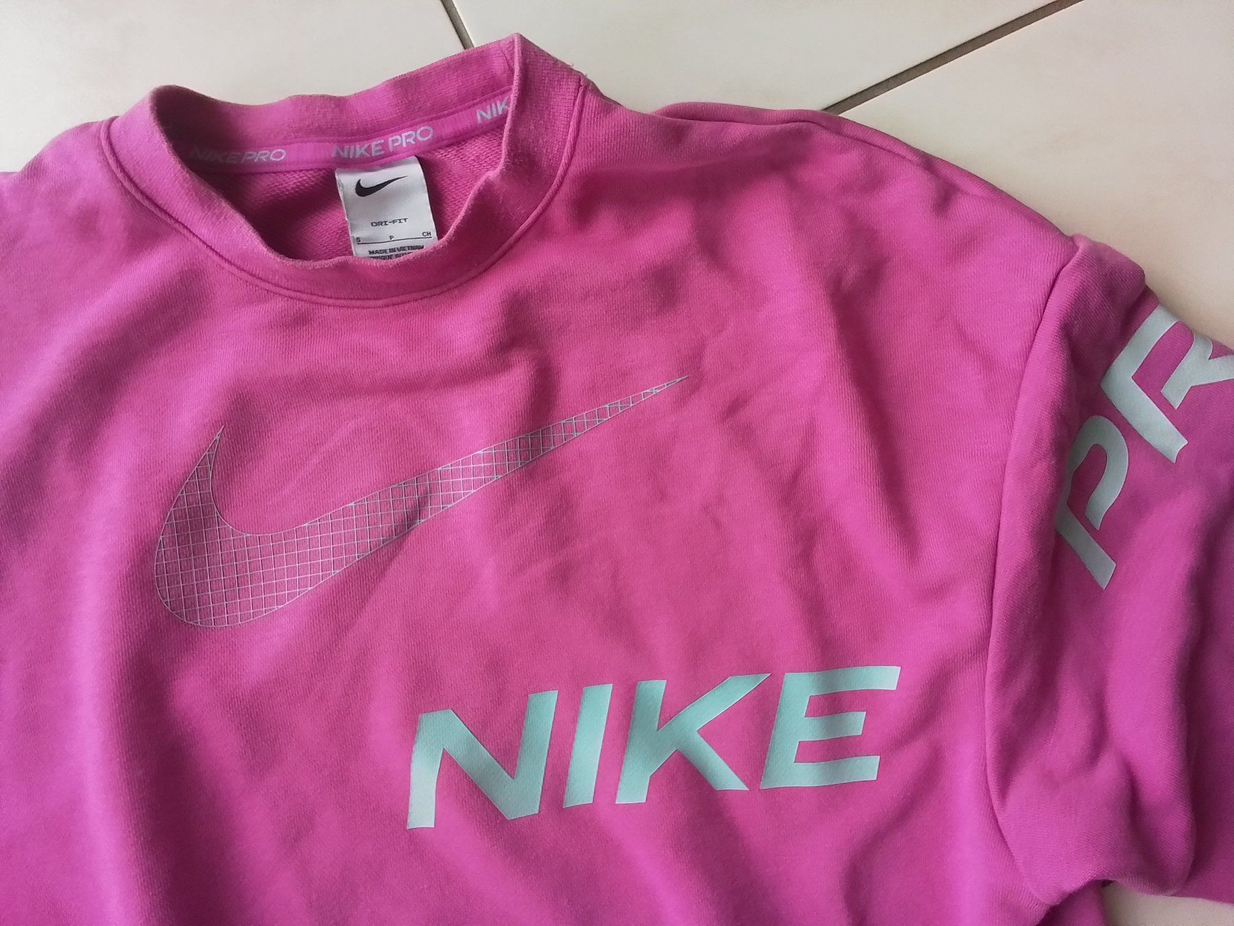 Nike Maglioni & Felpe: NIKE  PRO  PULLI Größe S pink – Usato da Heimberg venduto da sunny1970 1