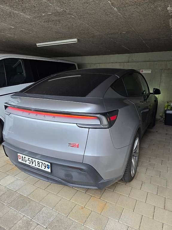Autos: Tesla Model Y Long Range AWD Premium FSD Anhängerkupplung  – Gebraucht aus Scherz von ale_7pcj 2