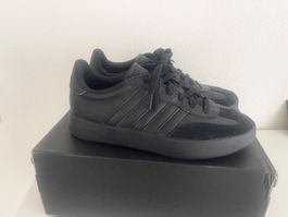 Adidas Barreda Sneaker schwarz Gr. 42 Turnschuh wie neu!