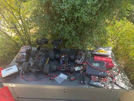 HPI Racing SAVAGE XS FLUX und Traxxas E-Revo VXL mit Zubehör