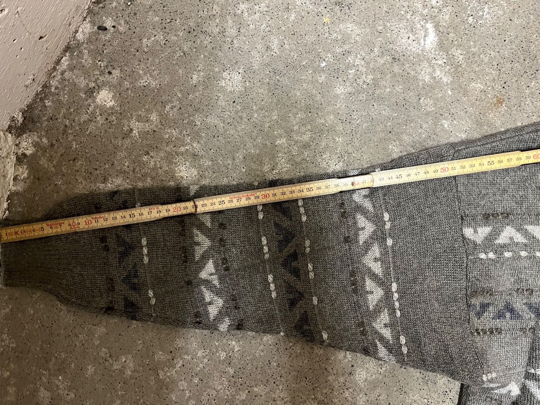 Maglioni & Felpe: Strickpullover, grau, Grösse M-L – Usato da Zürich venduto da 54ug 2