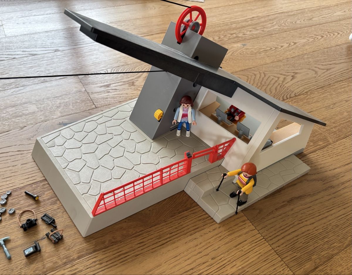Playmobil Giocattoli: Playmobil Seilbahnstation, 5426 – Usato da Rain venduto da Denbie 2