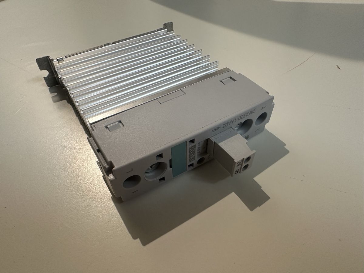 Siemens Componenti elettronici: Siemens 3RF2320-1AA02 Schütz – Nuovo e nell'imballaggio originale da Schötz venduto da EMTEC02 3