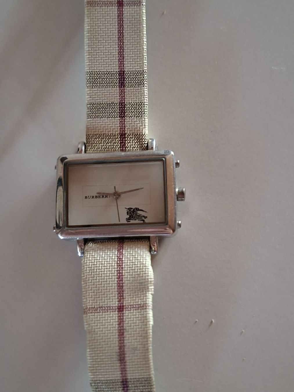 Burberry Uhren: Damen Uhr Burberry  – Gebraucht aus Dietlikon von Asany 1