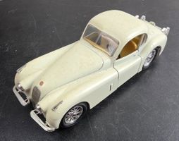 Modellauto Jaguar XK 120 (1948) von Bburago – Maßstab 1:24