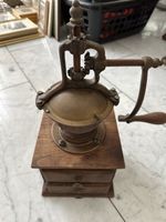 Schöne französische Kaffeemühle