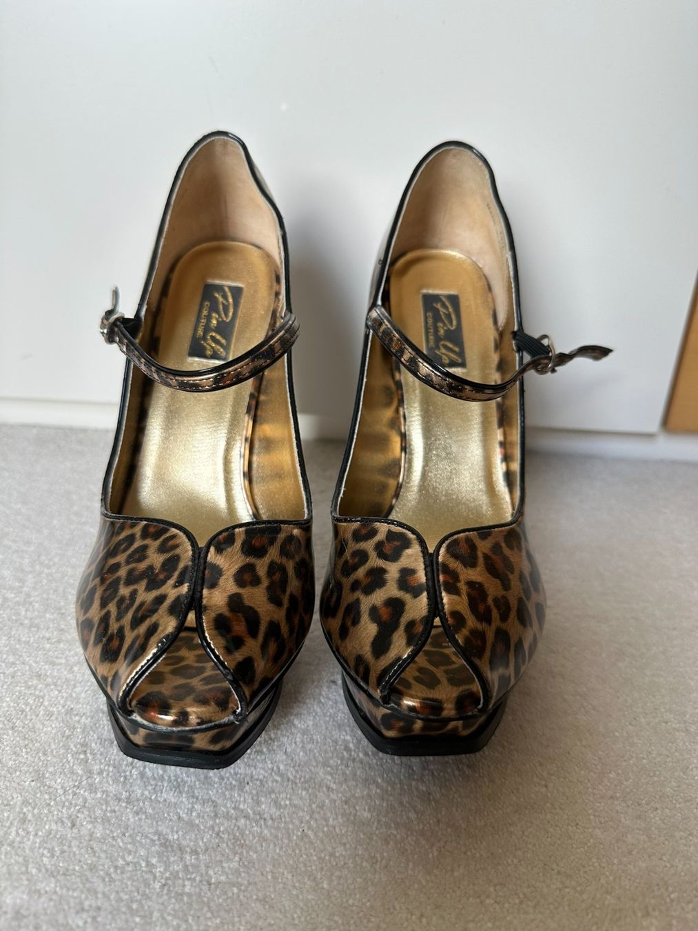 Damenschuhe: Pinup Couture Leopard Heels – Gebraucht aus Sevelen von per_w85c