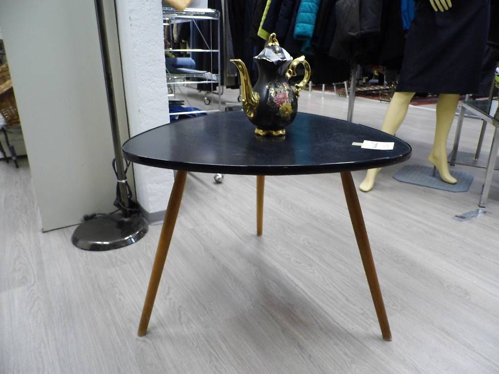 Tavoli: Original Nierentisch mit schwarzer Oberfläche – Usato da Schaffhausen venduto da Galleria13_Brocki_SH 3