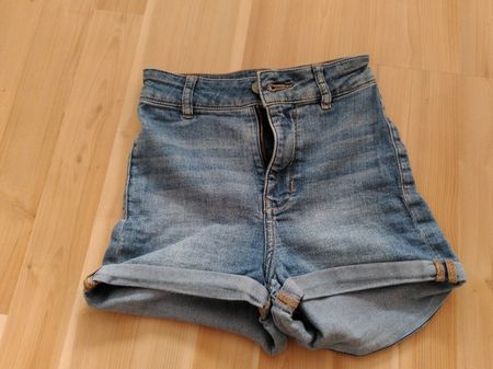 KURZE JEANS GR.32