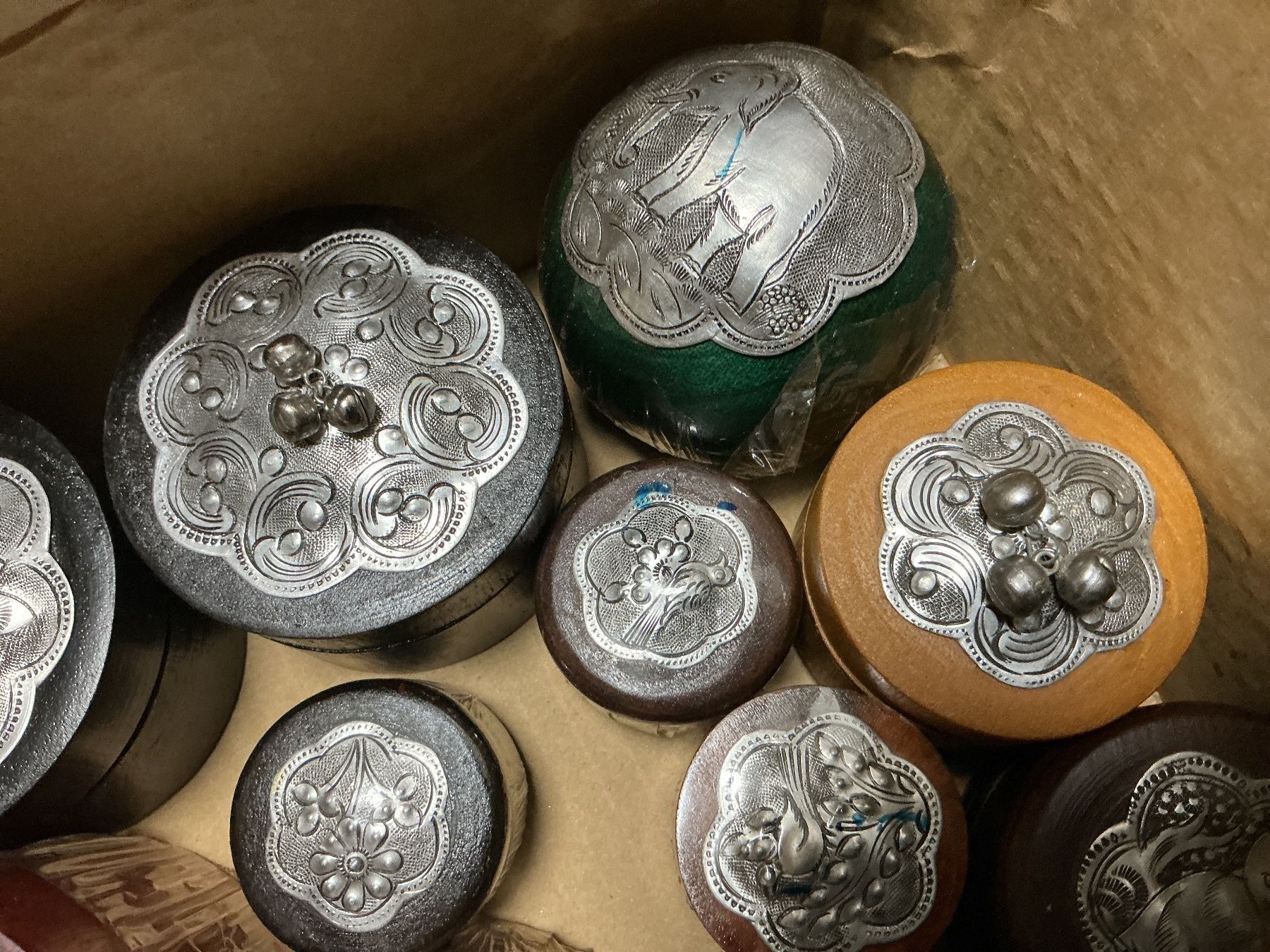 Altro in Decorazioni & Accessori: Lot de 17 boîtes en liquidation – Nuovo e nell'imballaggio originale da Lausanne venduto da topthai 1