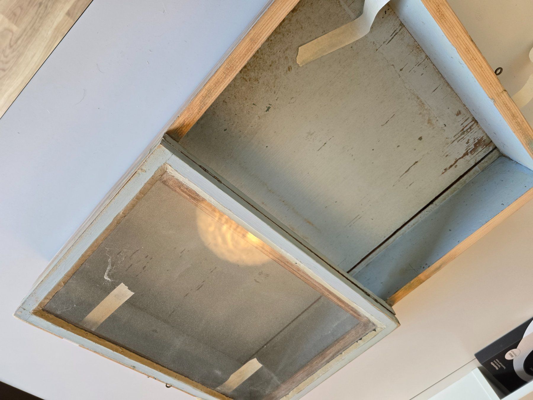 Vetrine: Tisch- oder Hängevitrine, Glasdeckel, H12 / B56 / T44_1antik – Usato da Linden venduto da Rsushi 4