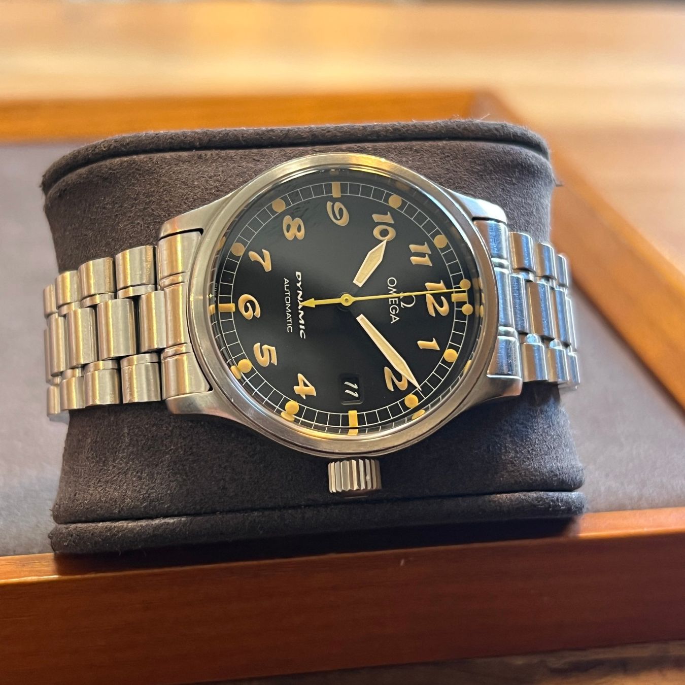 Omega Orologi: Omega Dynamic Date Black Dial 5200.50 – Usato da Carouge GE venduto da Watchaser 6
