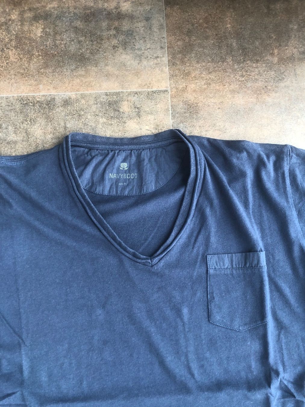T-shirt: NAVYBOOT mit V-Ausschnitt Gr. M  NP Sfr. 32.-- – Nuovo (secondo la descrizione) da Zürich venduto da Amaretto_zh 3