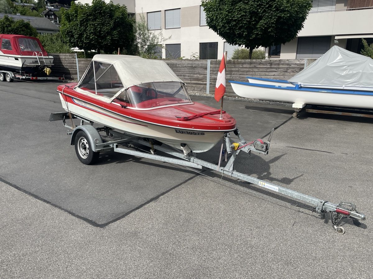 Boote: Motorboot mit 8PS und Anhänger  – Gebraucht aus Malters von cha_cy92