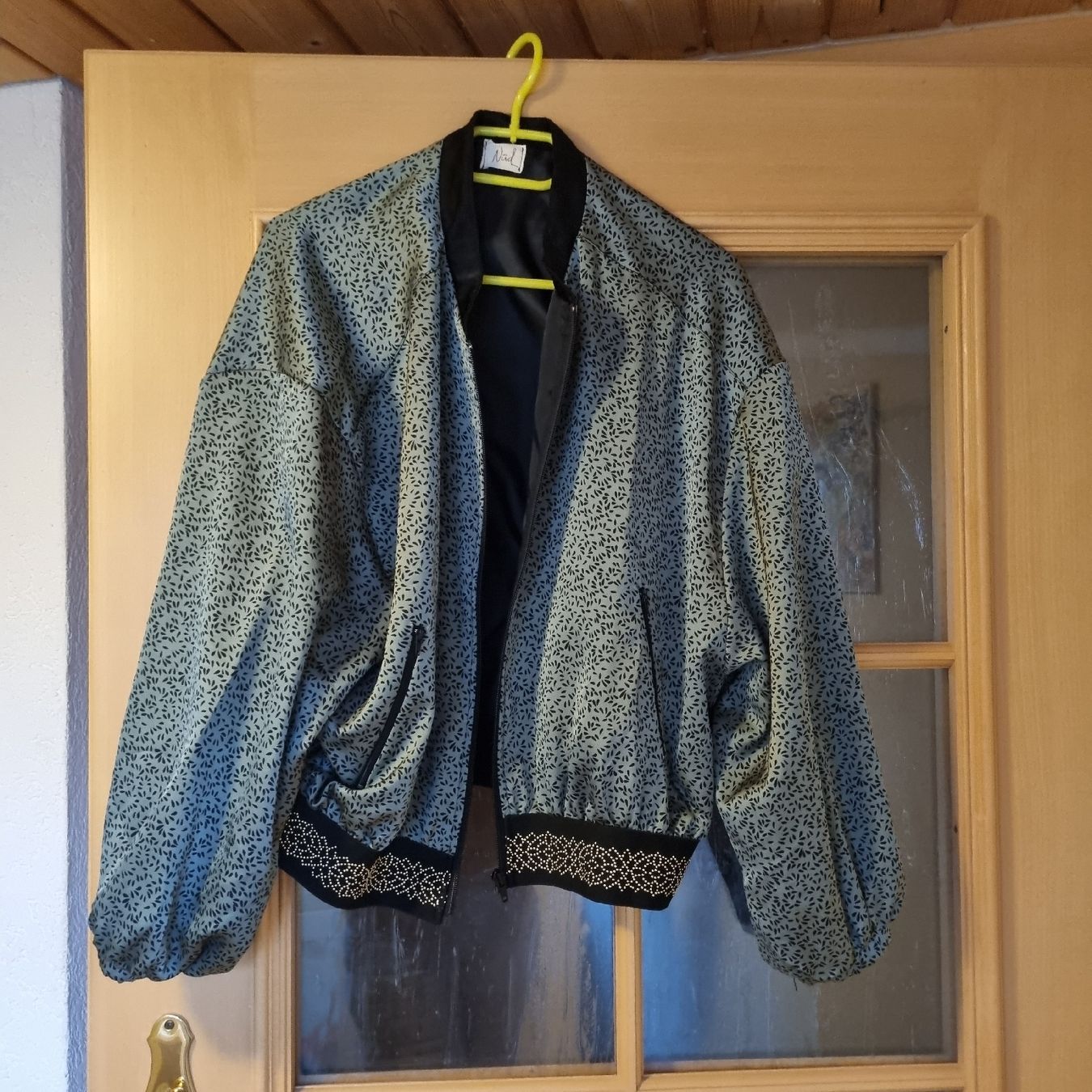 Giacche: Blousonjacke mit Perlenstickerei – Nuovo (secondo la descrizione) da unterägeri venduto da ursiou 3