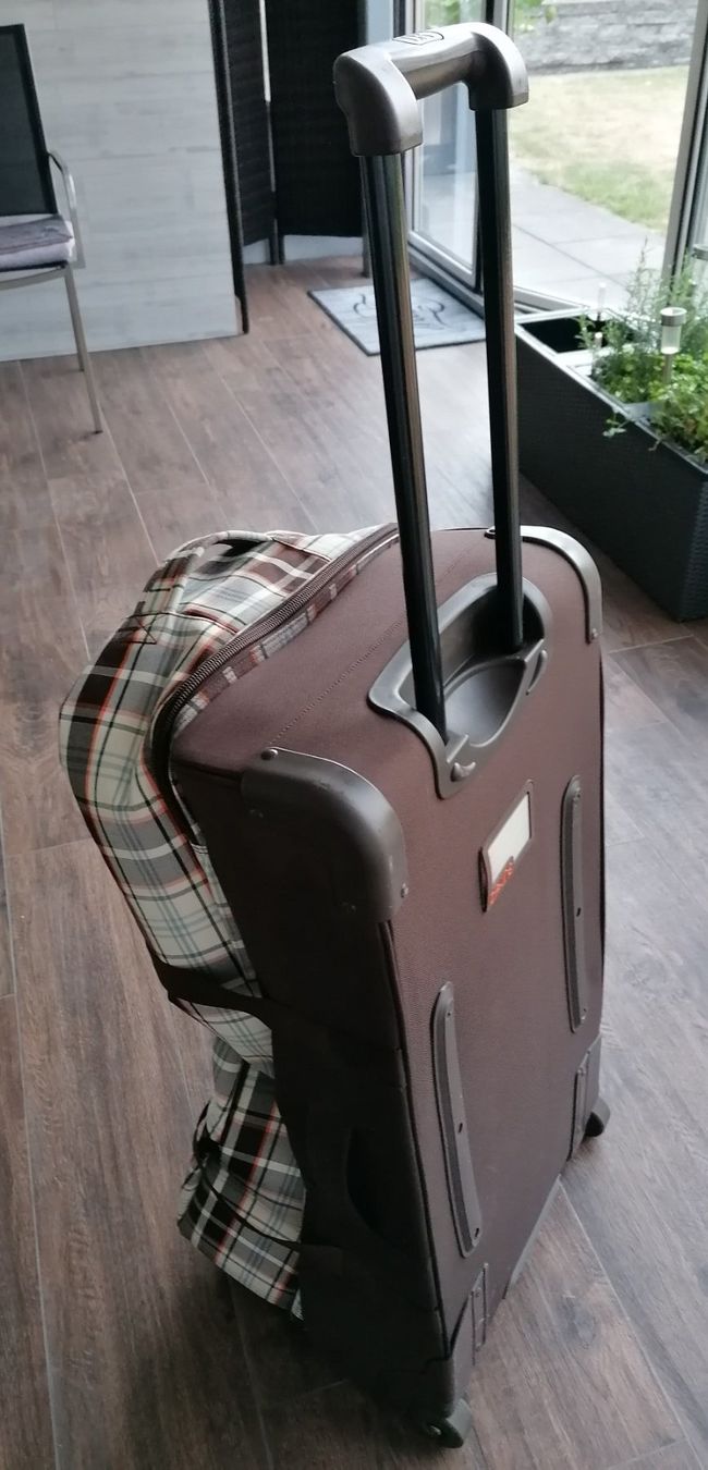 Dakine Reisekoffer: Neuwertiger DAKINE SPLIT Rollkoffer, gross, 110l – Neu (gemäss Beschreibung) aus St. Margarethen TG von Mapy1 2