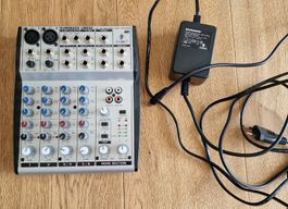 Mischpult Behringer mit 8 Eingangskanäle und 2 Mic PreAmps