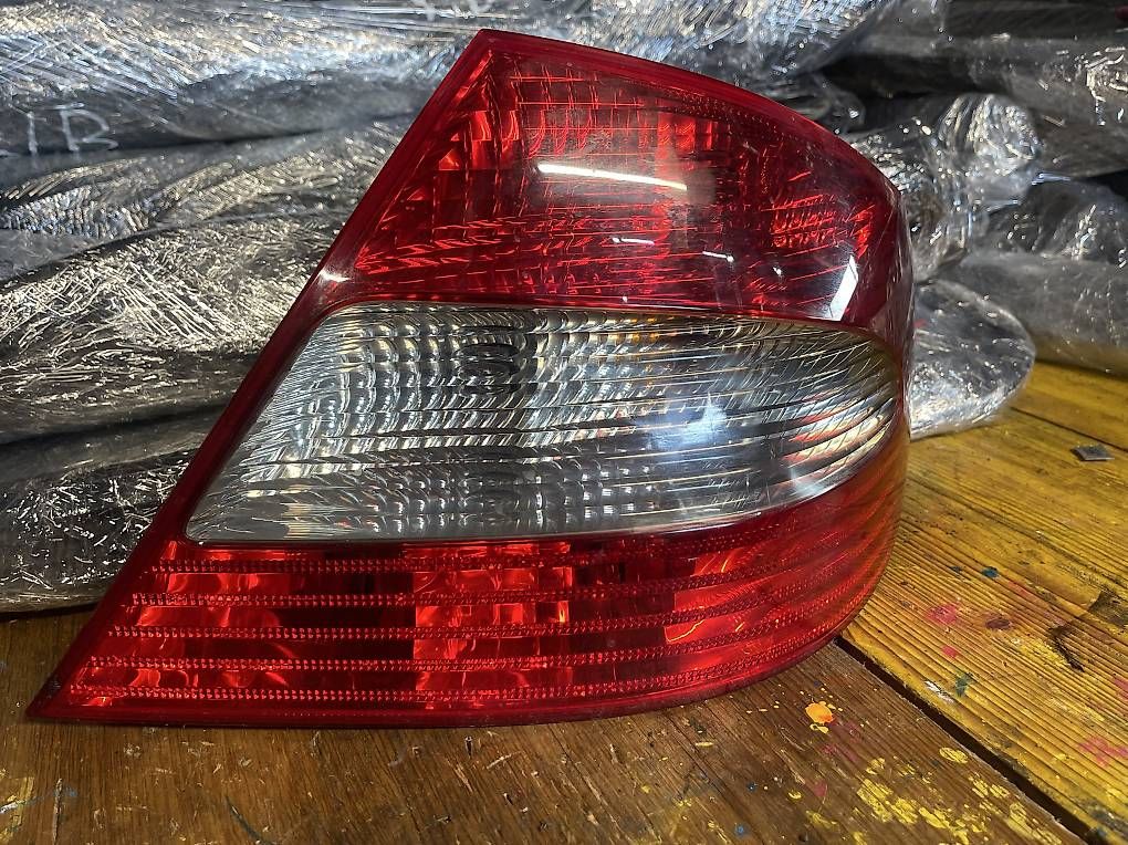 Tutti i ricambio: Mercedes CLK  W209  Rückleuchte    – Usato da Udligenswil venduto da Sch2s 1