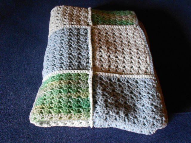 Coperte: Wunderschönes Plaid-Decke Handgehäkelt – Nuovo (secondo la descrizione) da Flühli LU venduto da primula-47 2
