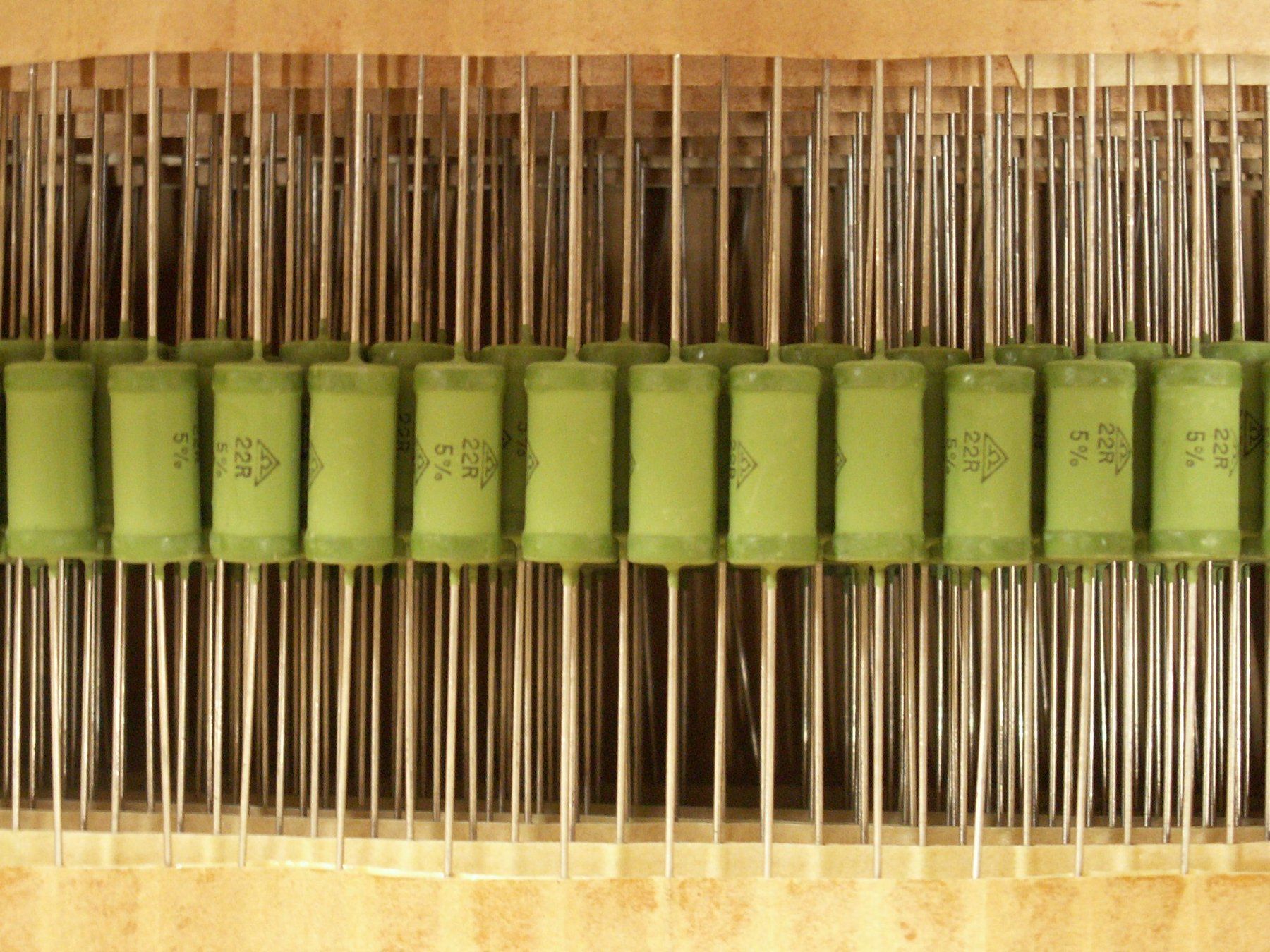 Componenti elettronici: 10x résistances 4W 22 ohm – Nuovo (secondo la descrizione) da Attalens venduto da Gmsa68 1