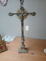 Crucifix en métal argenté de Bertrand Paraud orfèvres Paris