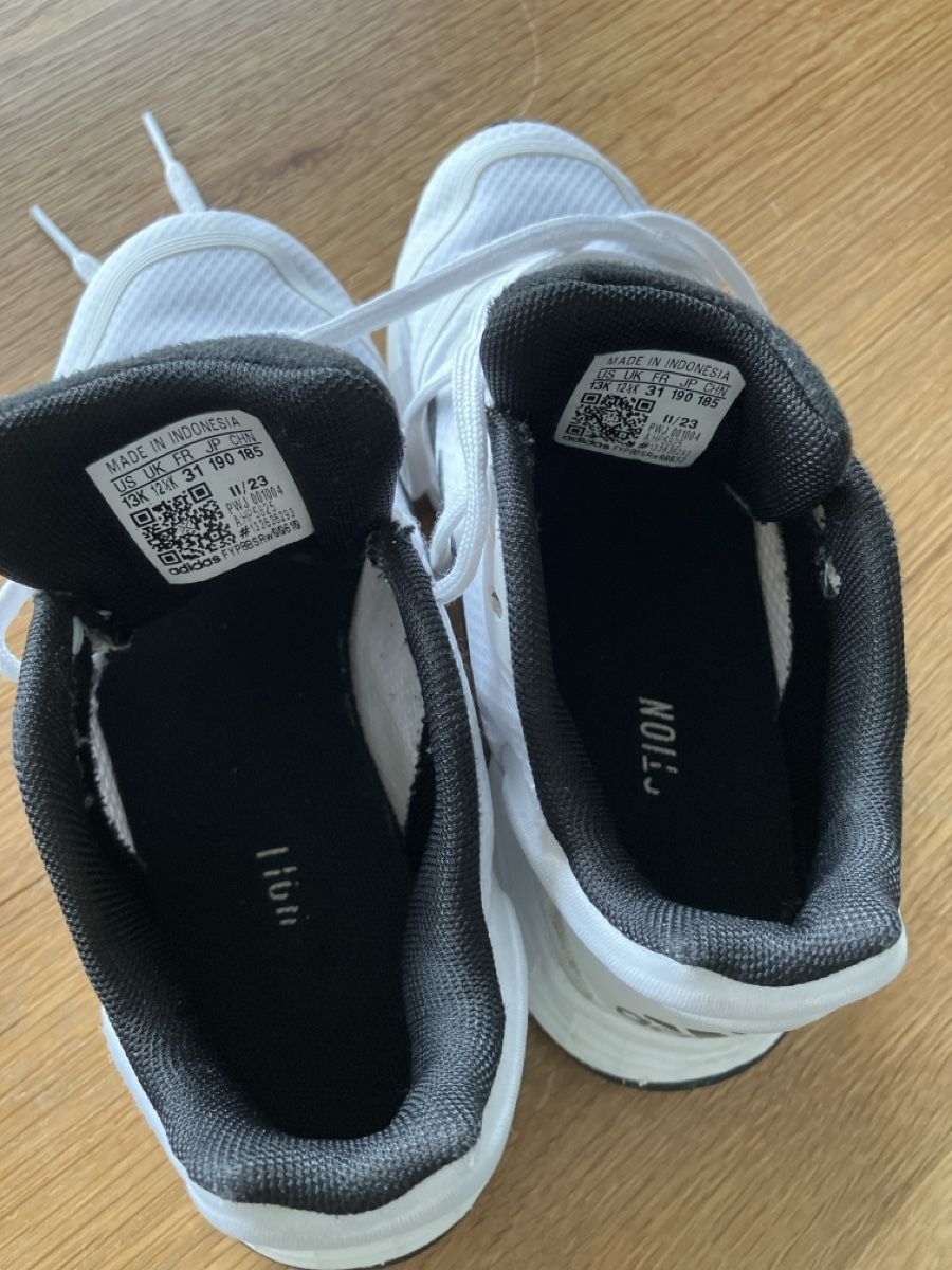 Adidas Scarpe da uomo: Adidas Lightmotion Laufschuhe, Grösse 31 – Usato da Chur venduto da sana118 4