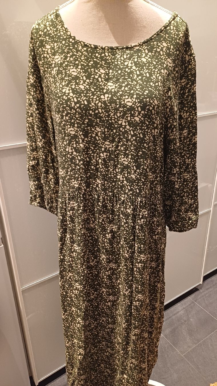 Vestiti: Damen Kleid Chicoree Grösse M grün gemustert – Usato da Arlesheim venduto da savina01