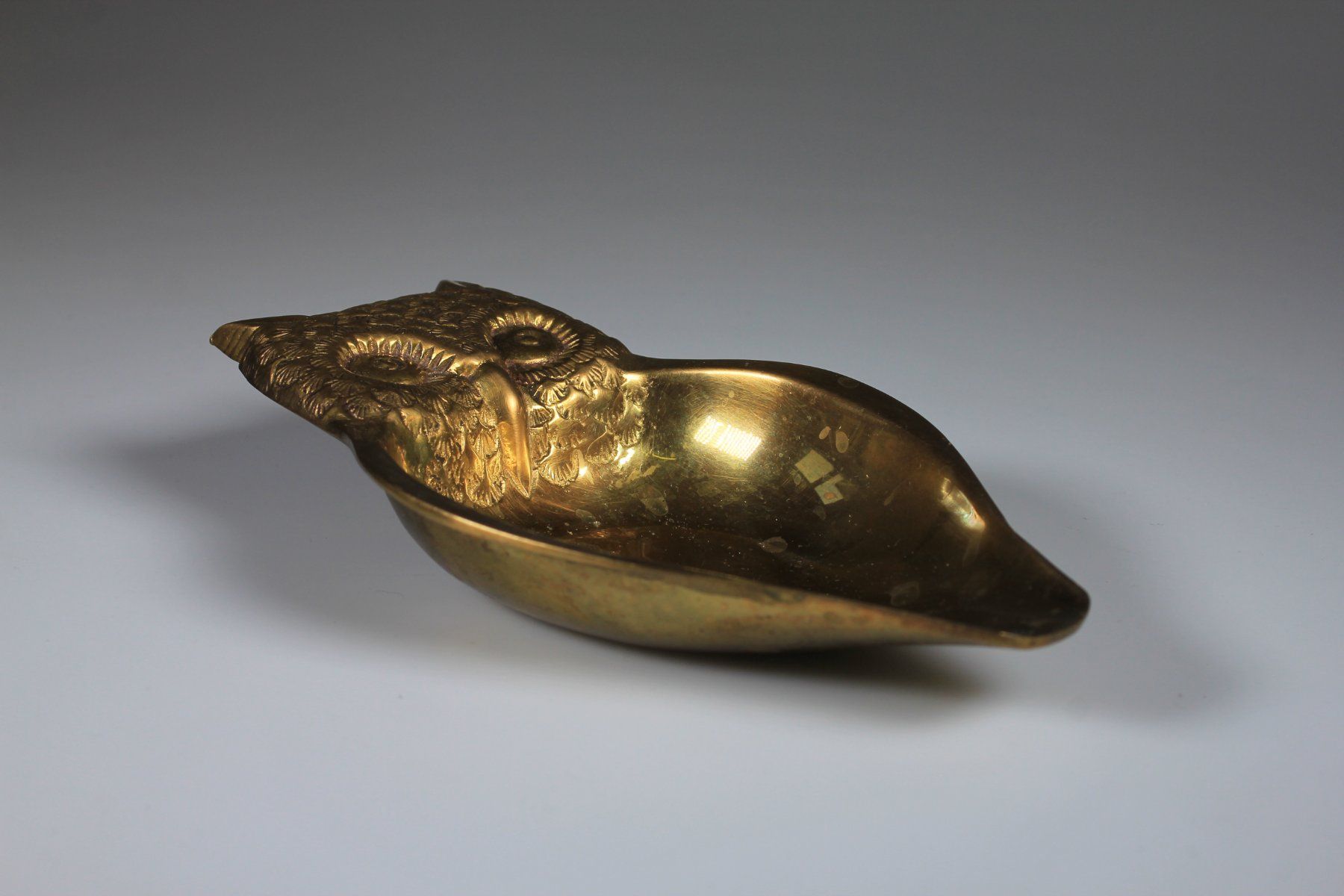 Plateaux: Vintage Ablageschale Eule aus Messing – D'occasion à Basel par IRMAundFRED 1