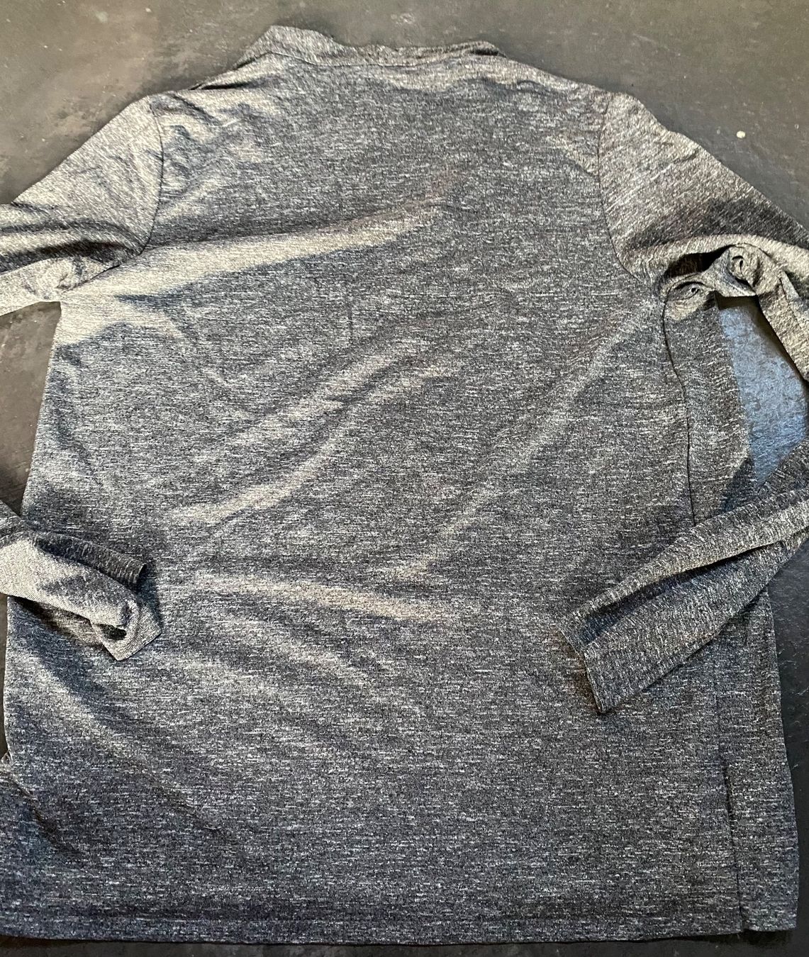 Top: Top Grau American Vintage 38 – Usato da Chur venduto da simhofstr 2