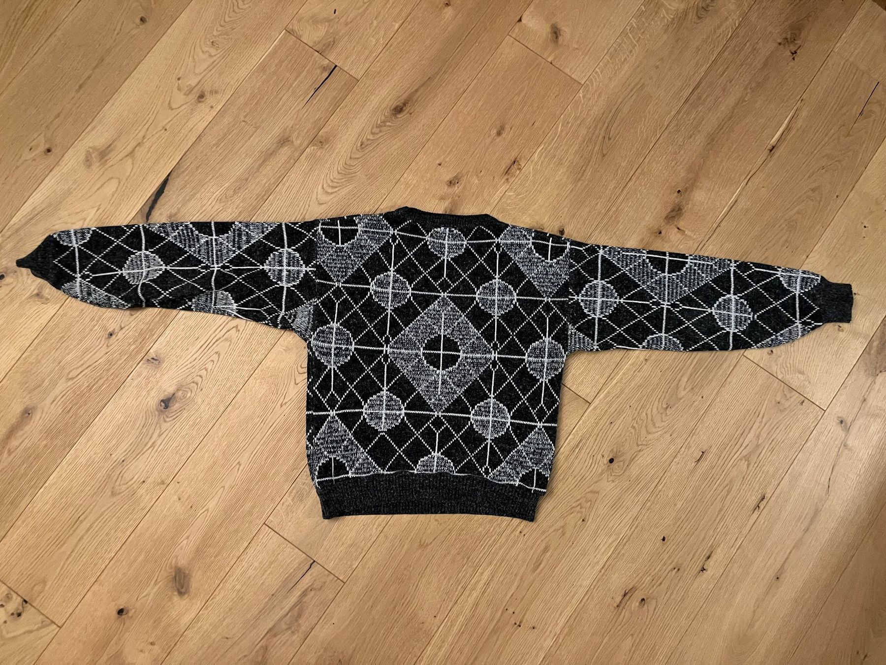 Maglioni & Felpe: Rework Vintage Strickpulli grau weiss oversized – Usato da Gümligen venduto da blackberrys 3
